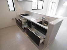 【東京都/国分寺市戸倉】国分寺市戸倉1丁目新築戸建3号棟 キッチン：収納