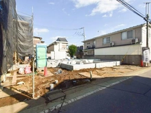 【東京都/国分寺市戸倉】国分寺市戸倉1丁目新築戸建4号棟 建築中の外観：中央奥／全4棟