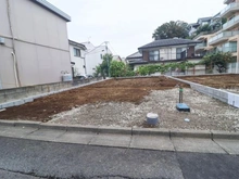 【神奈川県/川崎市多摩区栗谷】川崎市多摩区栗谷1丁目新築戸建2号棟 現地（建築前）：全2棟（左）