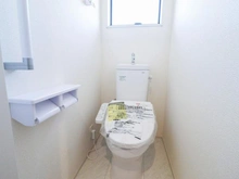 【東京都/府中市若松町】府中市若松町3丁目　新築戸建1号棟 トイレ：1階