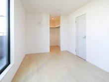 【東京都/府中市若松町】府中市若松町3丁目　新築戸建1号棟 洋室：約7.5帖
ウォークインクローゼット付き