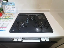 【神奈川県/川崎市宮前区菅生】川崎市宮前区菅生6丁目新築戸建 キッチン：三口コンロ