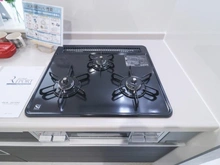 【神奈川県/川崎市宮前区野川本町】川崎市宮前区野川本町1丁目新築戸建1号棟 キッチン：三口コンロ