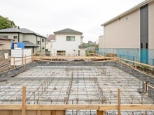 【神奈川県/川崎市宮前区野川本町】川崎市宮前区野川本町1丁目新築戸建2号棟 建築中の外観：全2棟