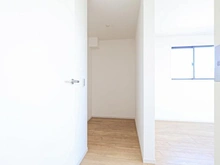 【東京都/稲城市東長沼】稲城市東長沼新築戸建 洋室：約8.1帖
ウォークインクローゼット付き