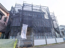 【神奈川県/相模原市緑区城山】相模原市緑区城山1丁目　新築戸建1号棟 建築中の外観：全7棟　写真中央