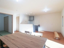 【神奈川県/相模原市緑区城山】相模原市緑区城山1丁目　新築戸建2号棟 LDK：約16.7帖
※家具調度品等は販売価格に含まれておりません