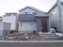 【神奈川県/相模原市緑区城山】相模原市緑区城山1丁目　新築戸建7号棟 建築中の外観：全7棟　写真中央