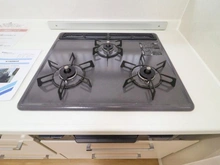 【東京都/日野市程久保】日野市程久保3丁目中古戸建 キッチン：三口コンロ