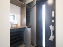 【神奈川県/相模原市南区東大沼】相模原市南区東大沼4丁目　新築戸建C号棟 玄関