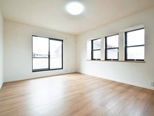 【神奈川県/川崎市多摩区栗谷】川崎市多摩区栗谷2丁目　中古戸建 洋室：約10.0帖
ウォークインクローゼット付き