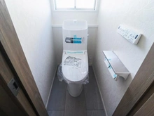 【神奈川県/川崎市多摩区生田】川崎市多摩区生田5丁目　中古戸建 トイレ：1階