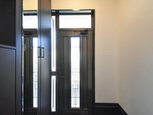 【神奈川県/川崎市麻生区向原】川崎市麻生区向原2丁目中古戸建 玄関