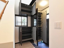 【神奈川県/川崎市麻生区向原】川崎市麻生区向原2丁目中古戸建 玄関：収納