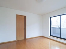 【神奈川県/川崎市多摩区長尾】川崎市多摩区長尾7丁目　中古戸建 洋室：約8.0帖
ウォークインクローゼット付き