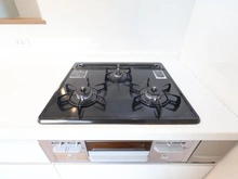 【神奈川県/川崎市麻生区多摩美】川崎市麻生区多摩美1丁目　中古戸建 キッチン：三口コンロ