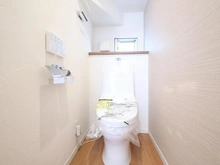 【神奈川県/川崎市麻生区多摩美】川崎市麻生区多摩美1丁目　中古戸建 トイレ：1階