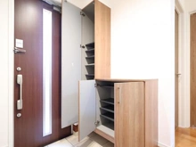 【神奈川県/川崎市麻生区多摩美】川崎市麻生区多摩美1丁目　中古戸建 玄関：シューズインクローゼット付き