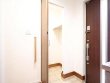 【神奈川県/川崎市麻生区多摩美】川崎市麻生区多摩美1丁目　中古戸建 玄関：シューズインクローゼット付き