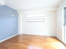 【神奈川県/川崎市麻生区多摩美】川崎市麻生区多摩美1丁目　中古戸建 洋室：約8.0帖
ウォークインクローゼット付き