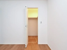 【東京都/稲城市平尾】稲城市平尾4丁目新築戸建　【6号棟】 洋室：約6.7帖
ウォークインクローゼット付き