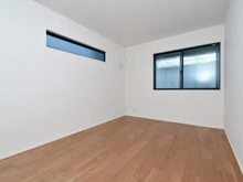 【東京都/稲城市平尾】稲城市平尾4丁目新築戸建　【6号棟】 洋室：約6.7帖
ウォークインクローゼット付き