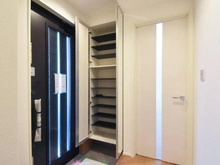 【東京都/稲城市平尾】稲城市平尾4丁目新築戸建　【8号棟】 玄関