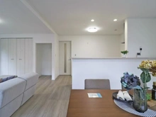 【東京都/町田市金井ヶ丘】金井ヶ丘2丁目中古戸建て LDK：約20.5帖　※家具調度品等は販売価格に含まれません。