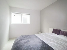 【神奈川県/川崎市麻生区東百合丘】麻生区東百合丘1丁目新築戸建 洋室：約6.7帖
ウォークインクローゼット付き