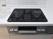 【東京都/町田市金井】町田市金井3丁目戸建て キッチン：三口コンロ