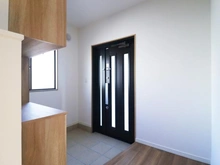 【神奈川県/川崎市麻生区王禅寺東】川崎市麻生区王禅寺東3丁目　中古戸建 玄関