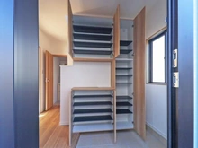 【神奈川県/川崎市麻生区王禅寺東】川崎市麻生区王禅寺東3丁目　中古戸建 玄関