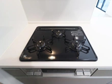 【神奈川県/川崎市麻生区高石】川崎市麻生区高石2丁目　新築戸建 キッチン：三口コンロ