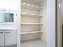 【神奈川県/川崎市麻生区高石】川崎市麻生区高石2丁目　新築戸建 洗面室：リネン庫