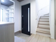 【神奈川県/川崎市麻生区高石】川崎市麻生区高石2丁目　新築戸建 玄関：シューズインクローゼット付き