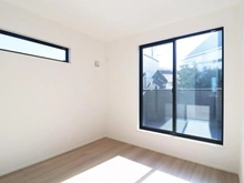 【神奈川県/川崎市麻生区高石】川崎市麻生区高石2丁目　新築戸建 洋室：約8.2帖
ウォークインクローゼット付き