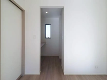 【神奈川県/川崎市麻生区高石】川崎市麻生区高石2丁目　新築戸建 洋室：約8.2帖
ウォークインクローゼット付き