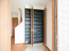 【神奈川県/川崎市多摩区栗谷】川崎市多摩区栗谷4丁目　新築戸建4号棟 玄関