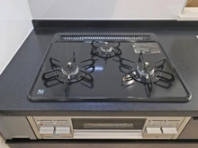 【東京都/府中市若松町】府中市若松町3丁目　新築戸建4号棟 キッチン：三口コンロ