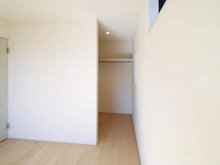 【東京都/府中市若松町】府中市若松町3丁目　新築戸建4号棟 洋室：約6.0帖
ウォークインクローゼット付き