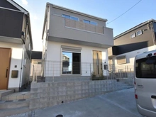 【東京都/町田市大蔵町】町田市大蔵町　新築戸建2号棟 建築中の外観：全6棟　写真中央