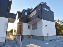 【東京都/町田市大蔵町】町田市大蔵町　新築戸建4号棟 建築中の外観：全6棟　写真中央