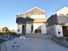 【東京都/町田市大蔵町】町田市大蔵町　新築戸建5号棟 建築中の外観：全6棟　写真中央