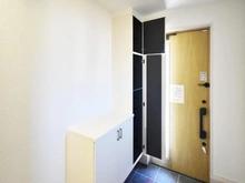 【東京都/町田市大蔵町】町田市大蔵町　新築戸建5号棟 玄関：シューズインクローゼット付き