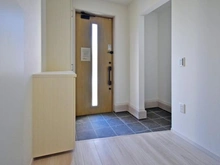 【東京都/町田市大蔵町】町田市大蔵町　新築戸建6号棟 玄関：シューズインクローゼット付き