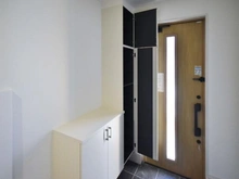 【東京都/町田市大蔵町】町田市大蔵町　新築戸建6号棟 玄関：シューズインクローゼット付き