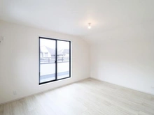 【東京都/町田市三輪町】町田市三輪町　新築戸建 洋室：約8.3帖
ウォークインクローゼット付き