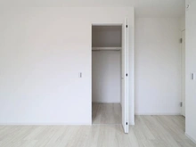 【東京都/町田市三輪町】町田市三輪町　新築戸建 洋室：約8.3帖
ウォークインクローゼット付き