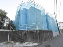 【東京都/町田市野津田町】町田市野津田町　新築戸建2号棟 建築中の外観：全4棟
中央