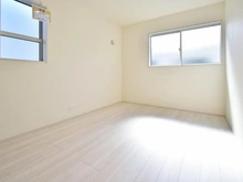 【東京都/町田市野津田町】町田市野津田町　新築戸建2号棟 洋室：約6.7帖
ウォークインクローゼット付き